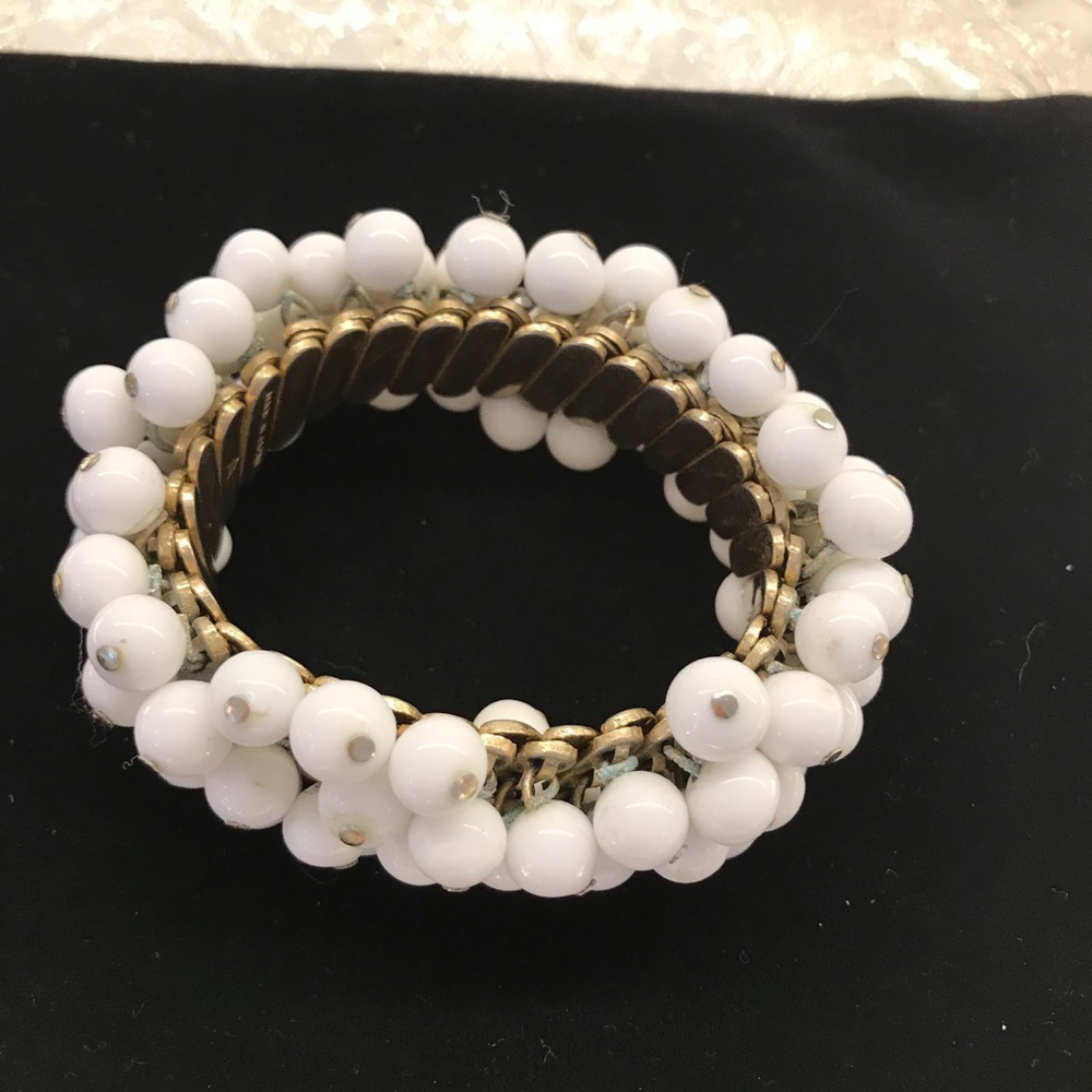 Antique White bead stretch bracelet.